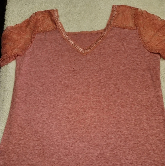 0005. NWOT - Cute LUSCIOUS peach color, lightweight top w/lace sleeves in XXL - Picture 8 of 11